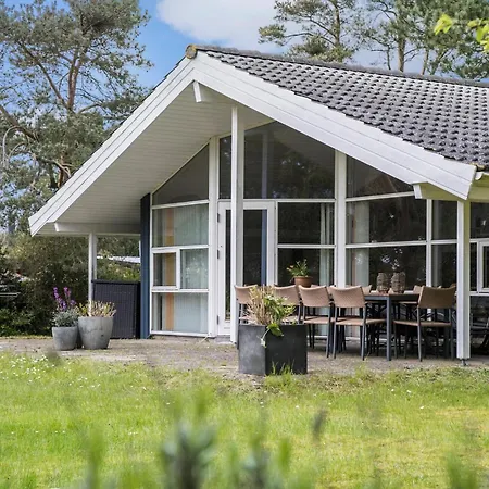 Hébergement de vacances 4 Bedroom Beautiful In