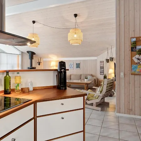 Dom wakacyjny 4 Bedroom Beautiful In *