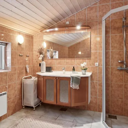 4 Bedroom Beautiful In *
