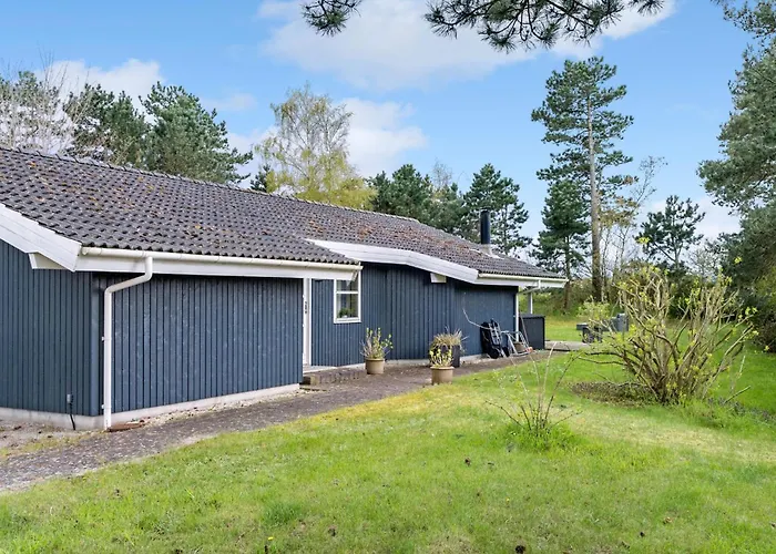 Holiday home 4 Bedroom Beautiful In