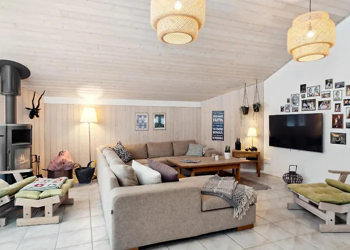 4 Bedroom Beautiful In Holiday home